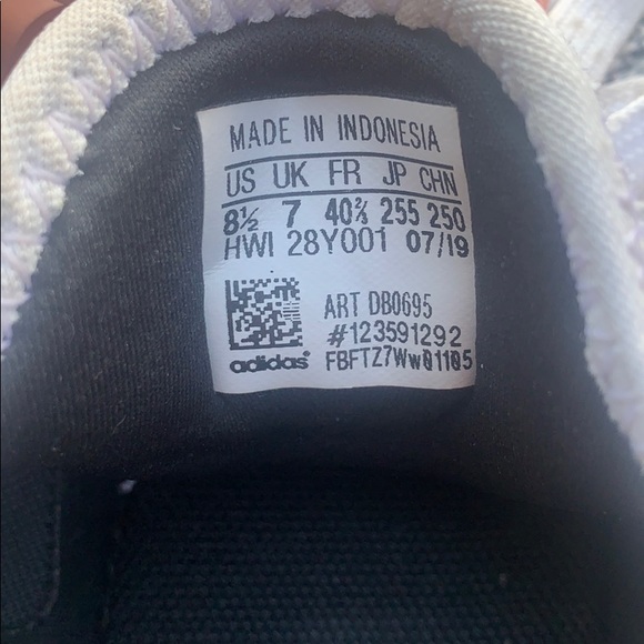 size 8.5 adidas - Picture 3 of 3